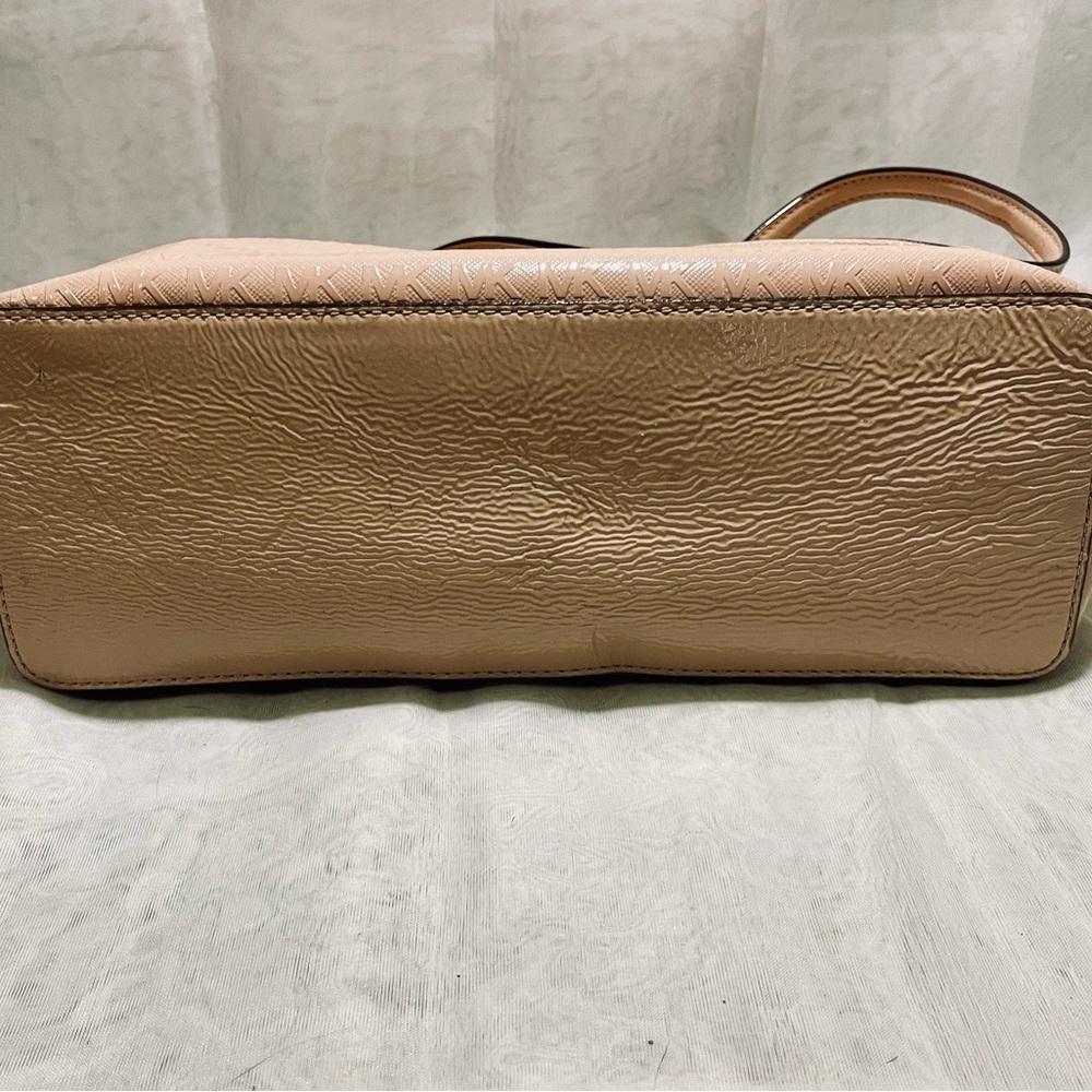 Michael Kors Jet Set Travel Signature Tote - Picture 6 of 12